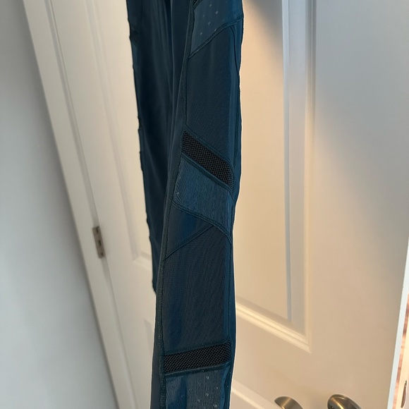 Mesh Zig Zag Lululemon Leggings - Picture 2 of 3